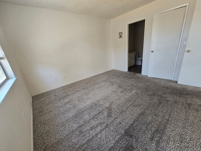 Building Photo - Place 920 W Alene Ave