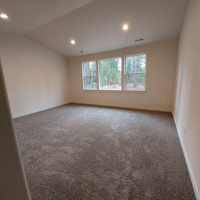 Building Photo - 17026 Kasserman Dr