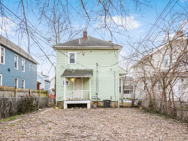 Building Photo - 730 Siebert St