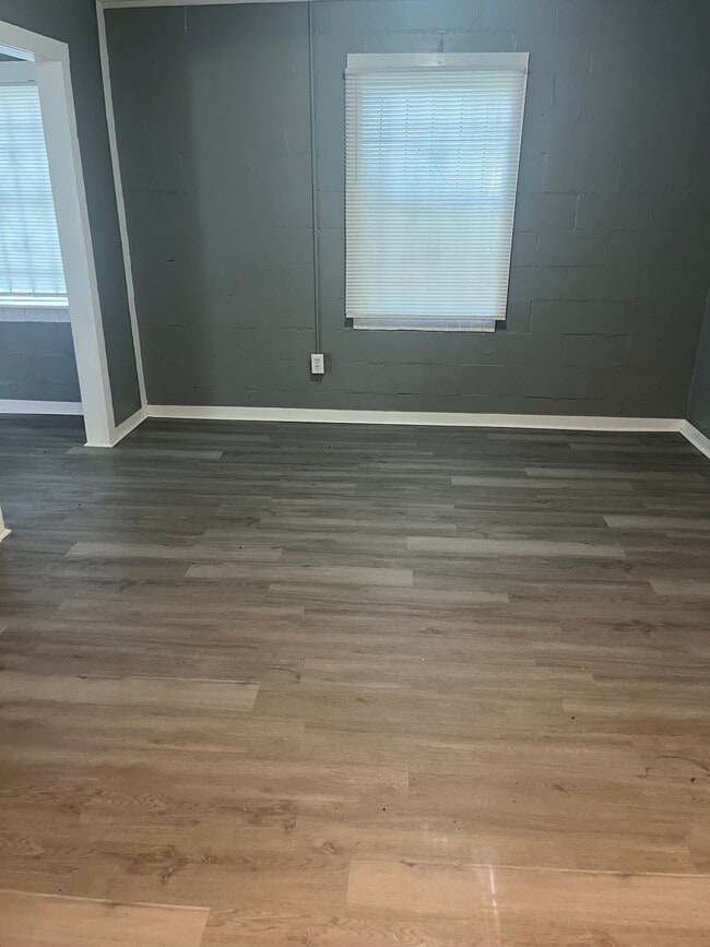 Building Photo - 2107 Meriwood Dr