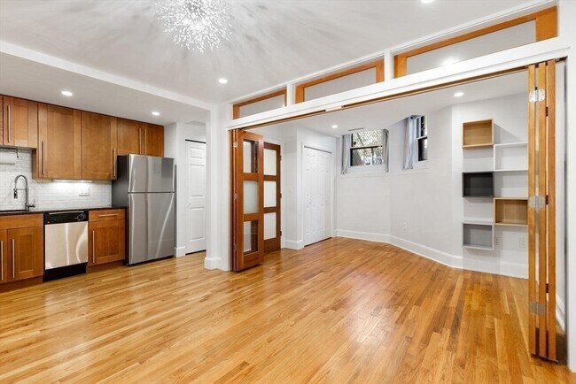 Building Photo - 241 Beacon St