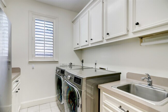 Building Photo - 14 Twilight Glen Ct
