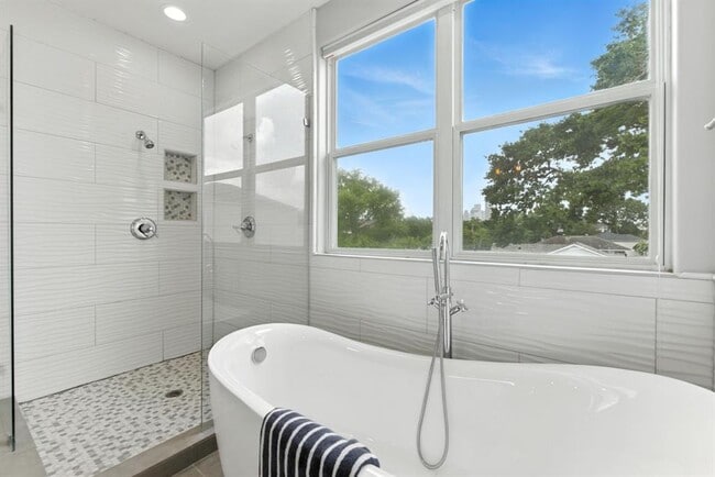Building Photo - 1317 Bomar St
