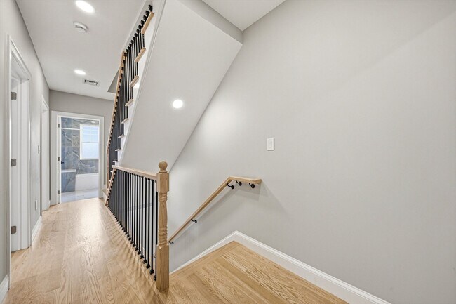 Building Photo - 9 Logan Ave