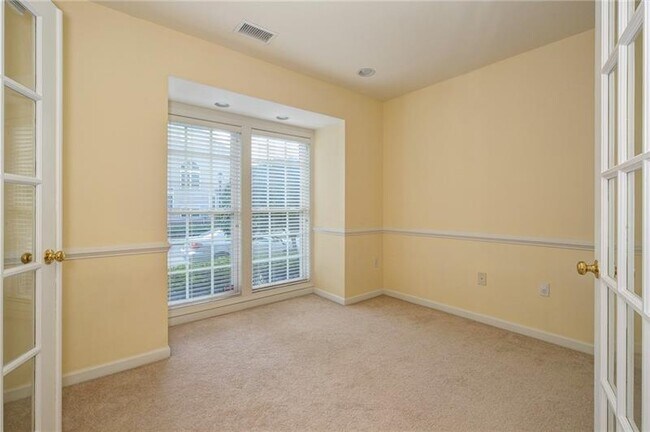 Building Photo - 612 Arbor Ct