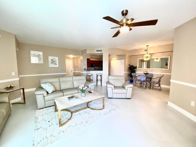 Building Photo - 806 E Windward Way