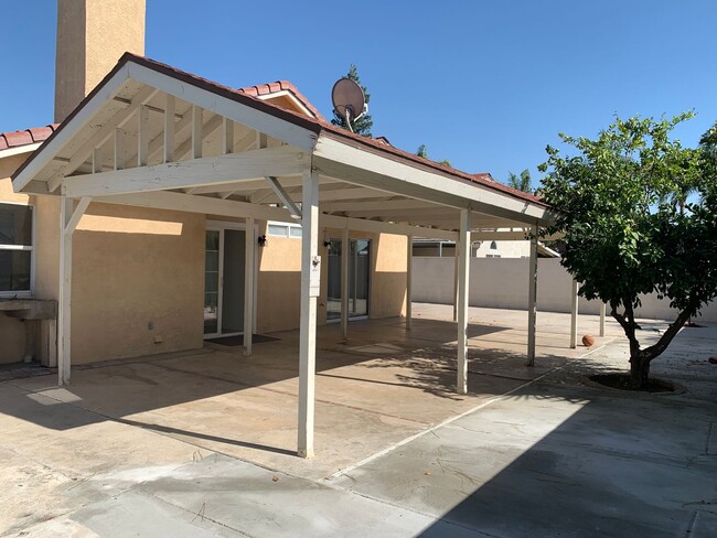 Building Photo - Beautiful home in SW Bakersfield W/Solar a...