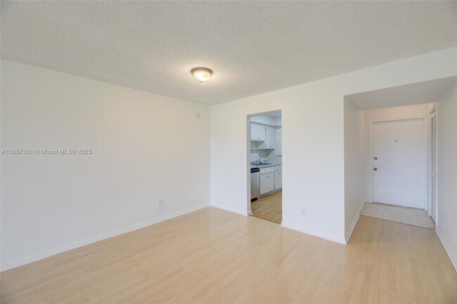 Building Photo - 2471 SW 82nd Ave
