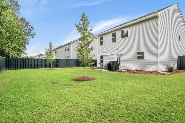 Building Photo - 283 Excel Dr