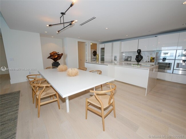 Building Photo - 10201 Collins Ave