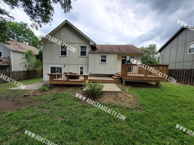 Building Photo - Gorgeous Shawnee Mission NW Home-Available...