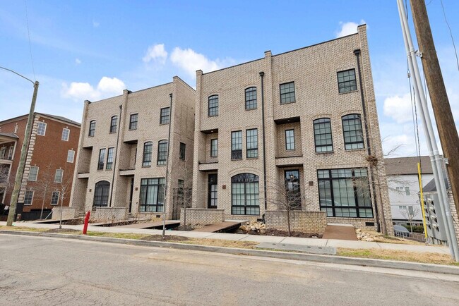 Building Photo - 3206 West End Cir