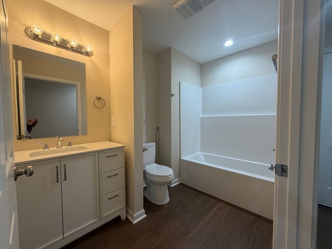 Building Photo - New Home! 4/2!