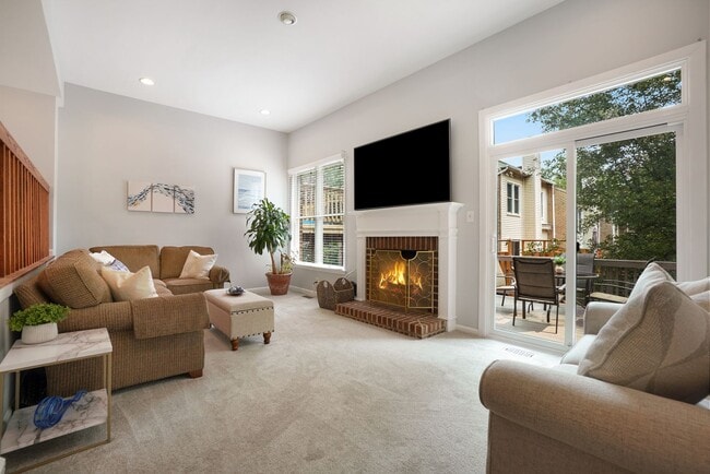Building Photo - Gorgeous 2BR/3.5BTH Townhome in desirable Neighborhood of StoneyBrook in Rockville