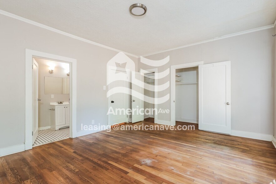 Building Photo - 465 E Ridgeway St