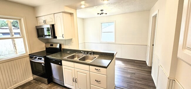 Building Photo - 1519 Baker Dr