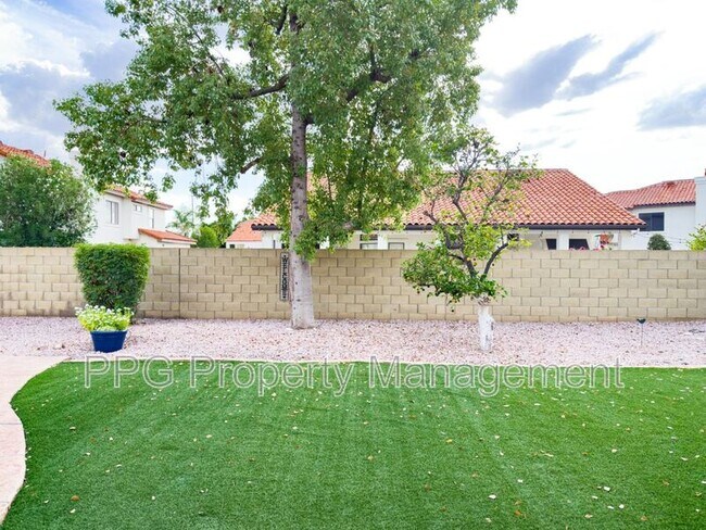 Building Photo - 5517 W Aster Dr