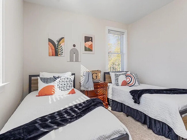 Building Photo - 300 W Amber Oak Dr