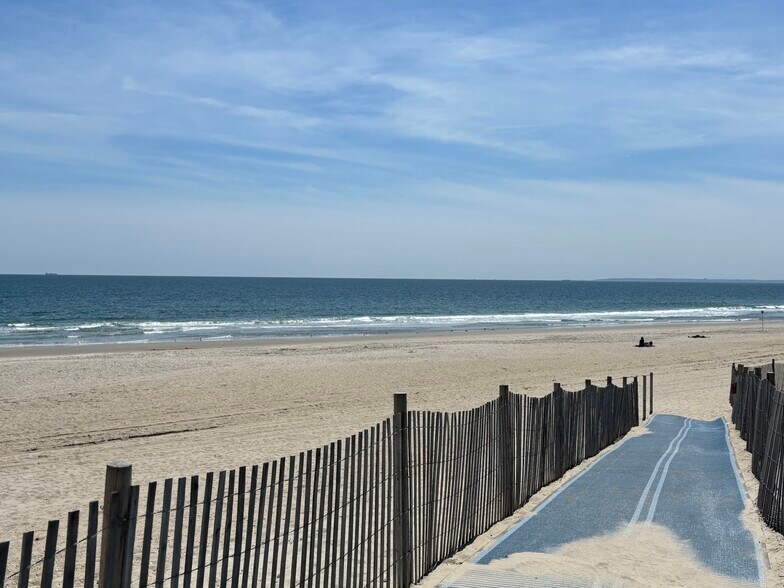Beautiful clean beach - 130 Beach 98th St