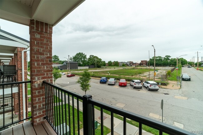 Building Photo - 5004 Daggett Ave