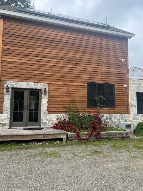 Building Photo - 1 Rustic Rd