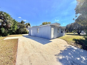 Building Photo - 205 NW 33rd Ave