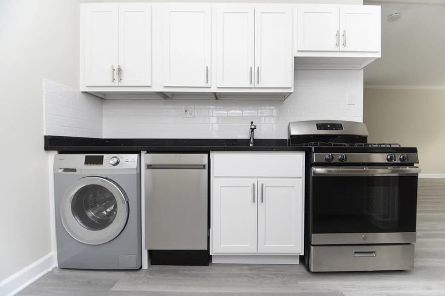 Building Photo - 655 W Roscoe St