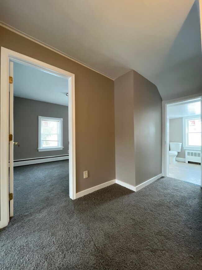 Building Photo - 2280 Main St