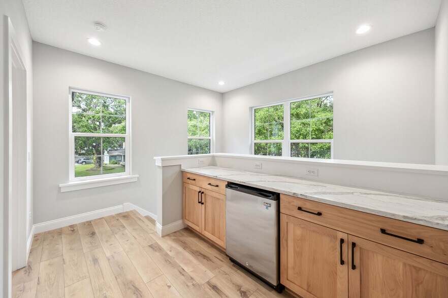 Building Photo - 444 Delaney Park Dr