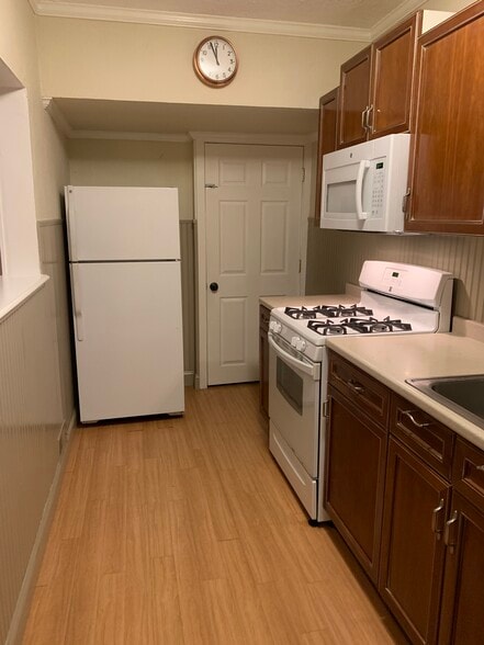 Kitchen - 113 Edison Ave