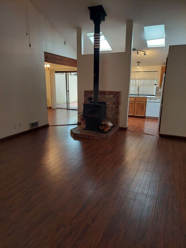 Building Photo - 50-54 NW Lopez Ln