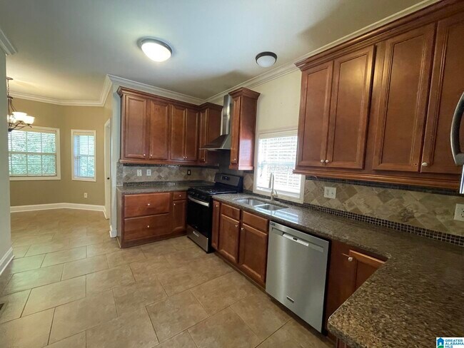 Building Photo - 208 Castlehill Dr