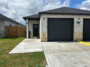 Building Photo - 9 Plains Rd