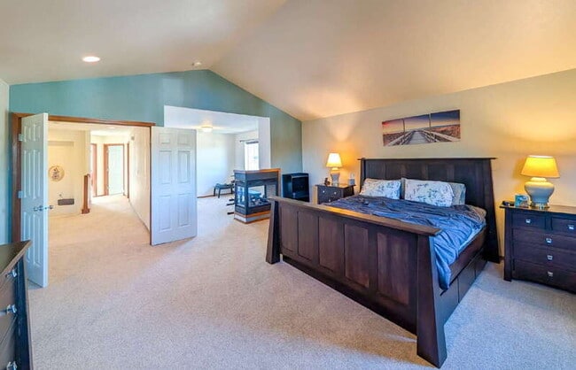 Building Photo - 5907 77th Dr NE