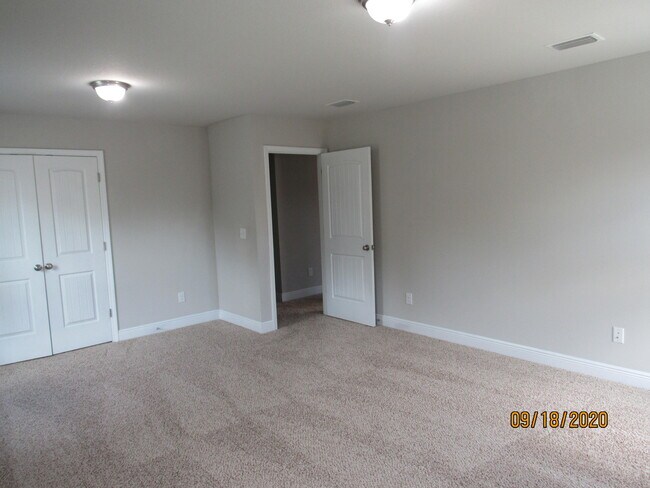 Building Photo - 173 Whitman Way