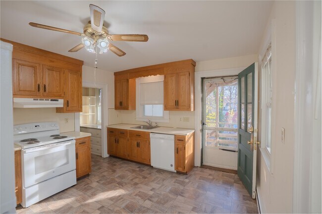 Building Photo - 128 Millville Ave