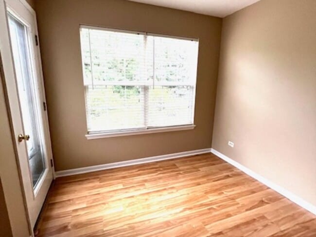 Building Photo - 1303 N Red Oak Cir