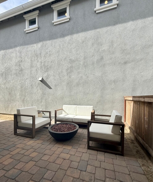 Building Photo - 1287 Grove St