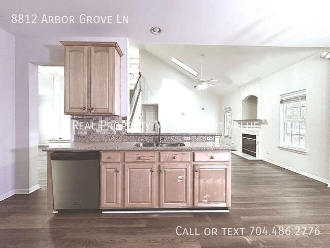 Building Photo - 8812 Arbor Grove Ln