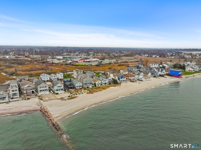 Building Photo - 1236 Fairfield Beach Rd