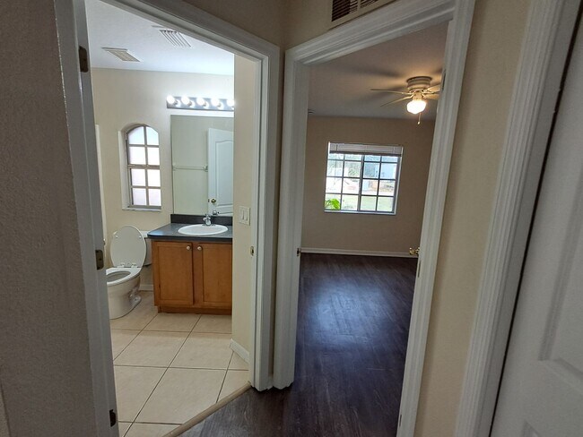 Building Photo - 135 Greenbriar Blvd