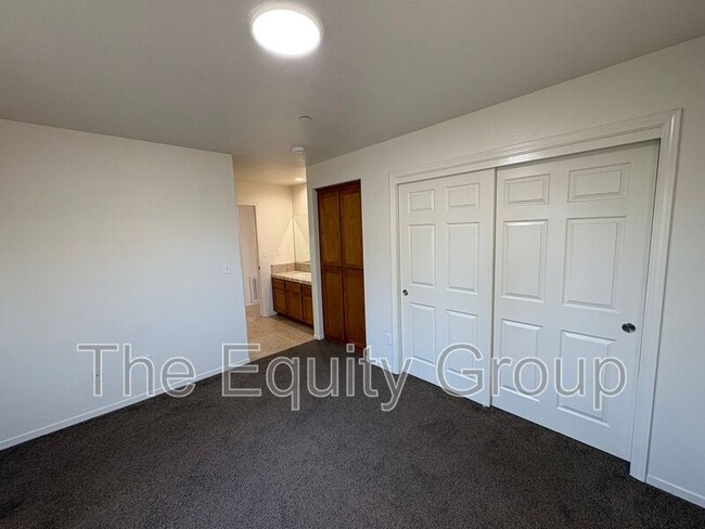 Building Photo - 2106 W Lark Ave