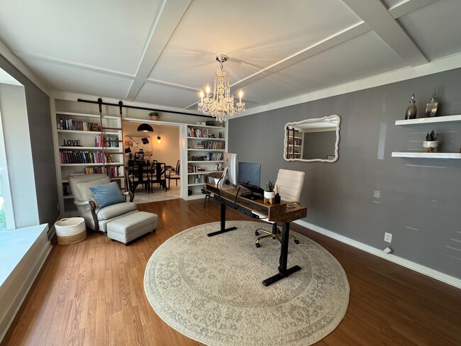 Building Photo - Executive Rental 4 bed 3 bath home in the heart of Country Club