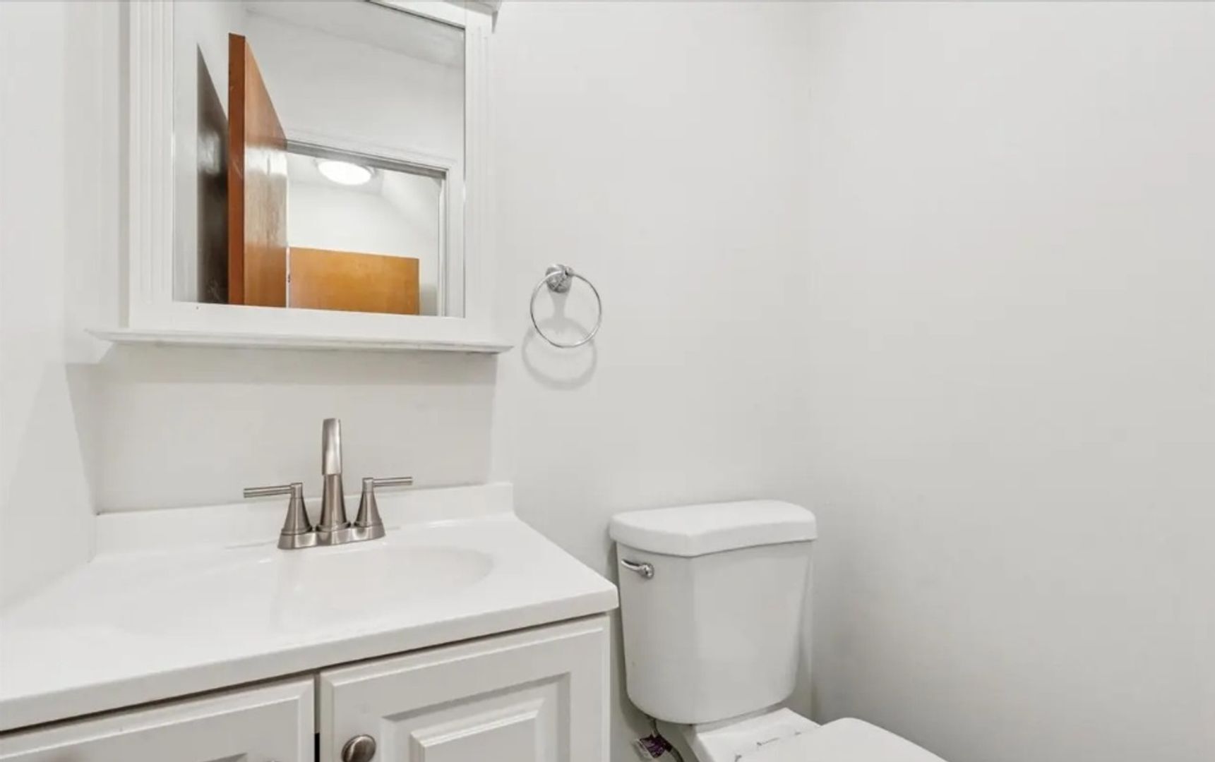 Building Photo - 7504 Valley Ave