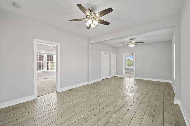 Building Photo - 106 N Main St