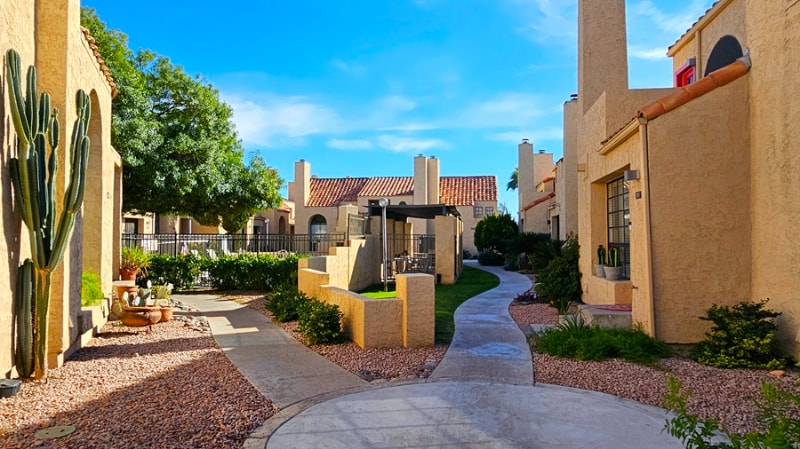 Building Photo - 1025 E Highland Ave