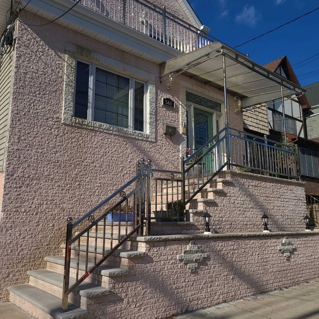 Building Photo - 561 AVENUE E