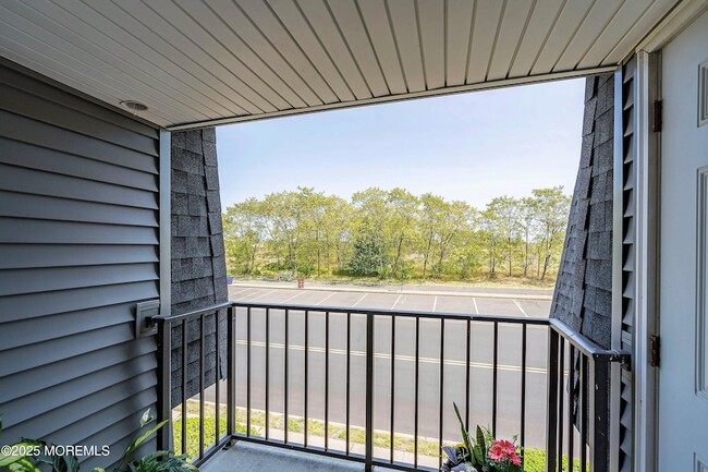 Building Photo - 98 Beachway Ave