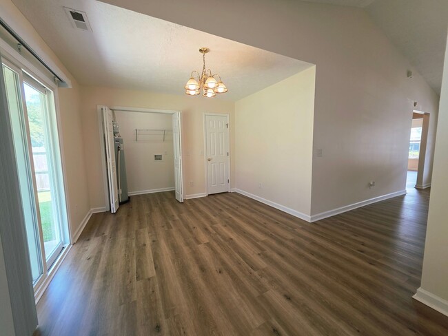 Building Photo - 113 Butternut Cir