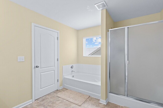 Building Photo - 430 Rockcrest Way